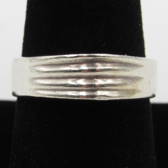 Jewelry - Vintage Size 8.75 Sterling Unique Stylish Ring